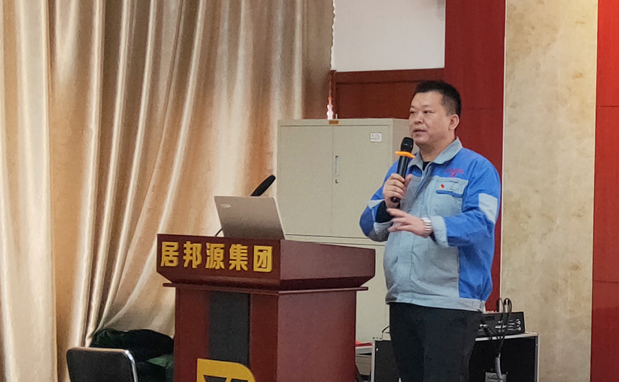 火车跑的快，全靠车头带，山东亲朋多游公司孙宁波总司理做2018年度事情汇报讲话